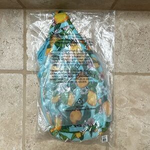New with tags Vera Bradley Lemon Grove Essential Sling Bag